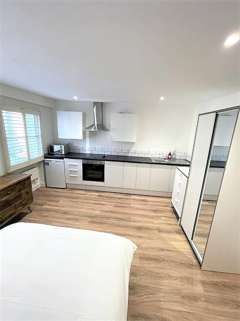 Goodge Street Apartments Лондон Экстерьер фото