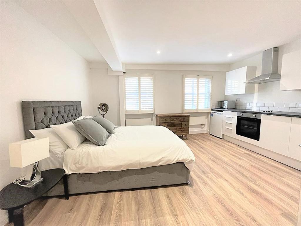 Goodge Street Apartments Лондон Экстерьер фото