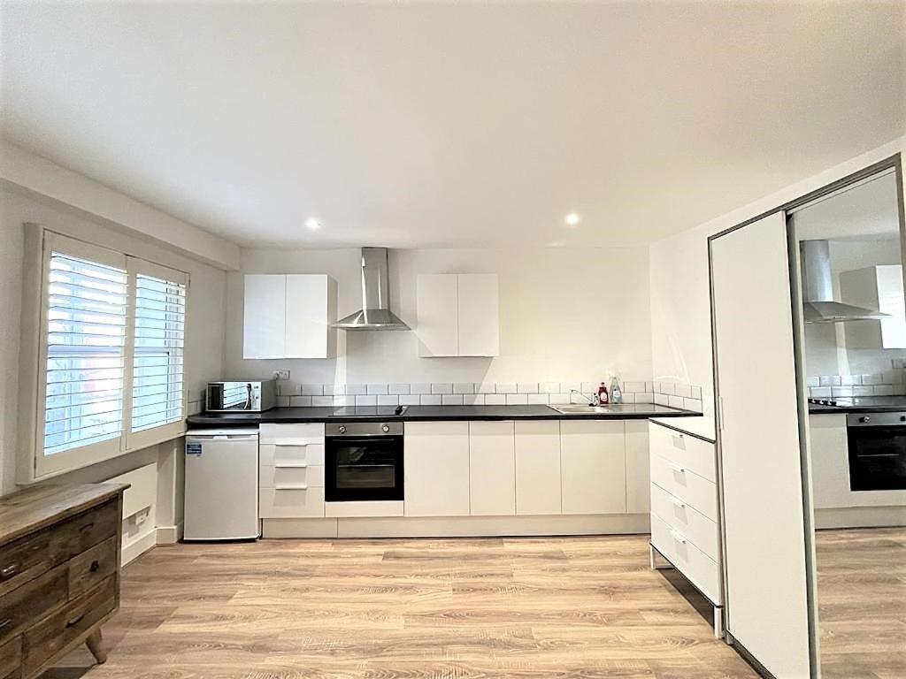 Goodge Street Apartments Лондон Экстерьер фото