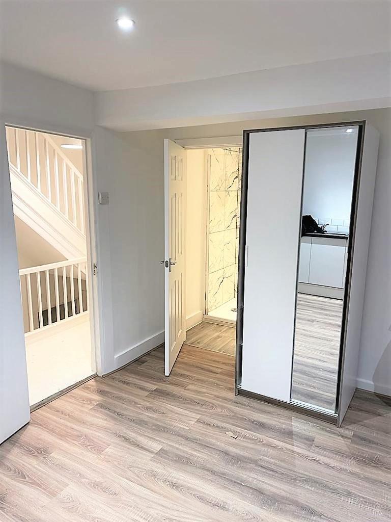 Goodge Street Apartments Лондон Экстерьер фото