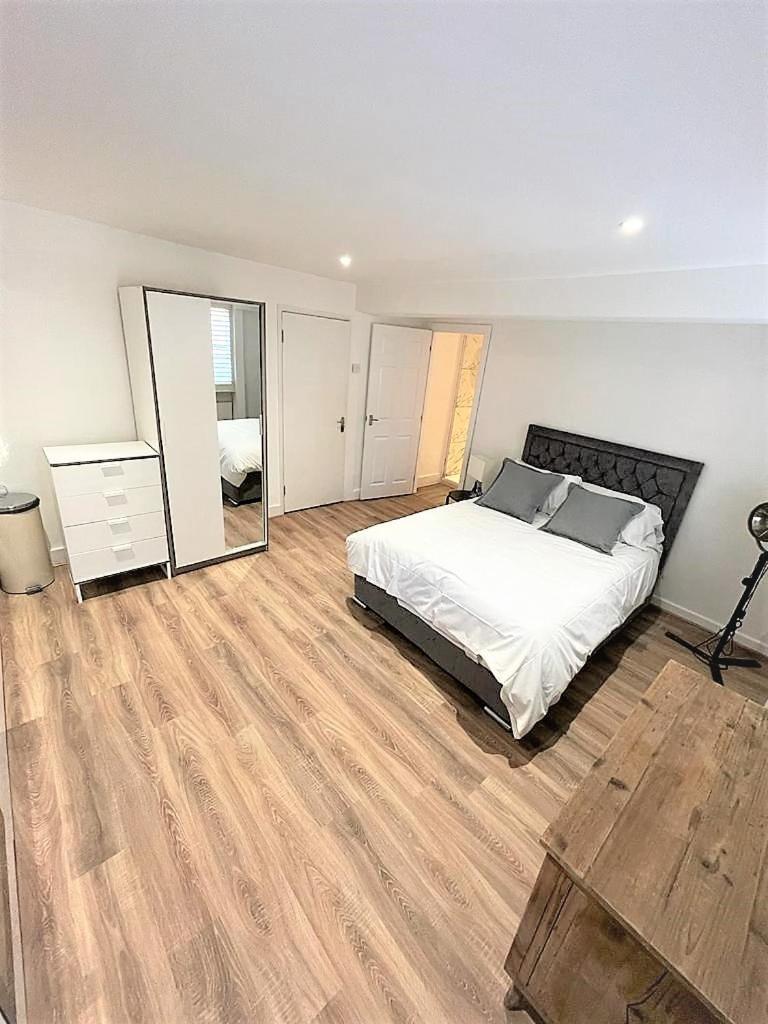 Goodge Street Apartments Лондон Экстерьер фото
