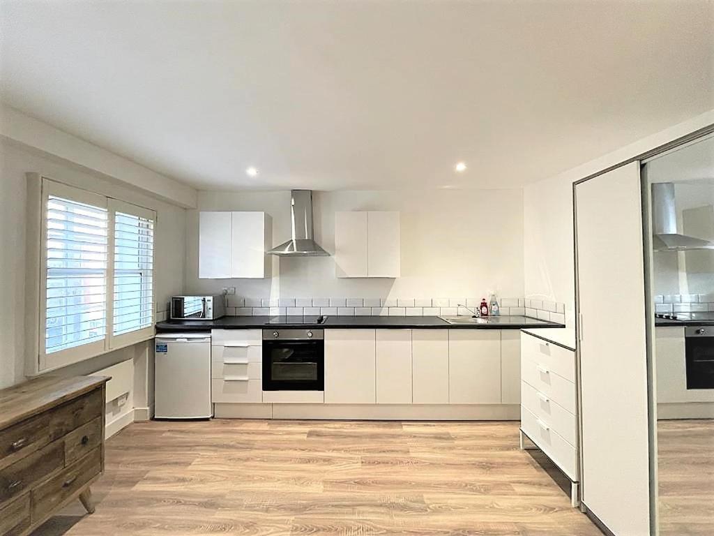 Goodge Street Apartments Лондон Экстерьер фото