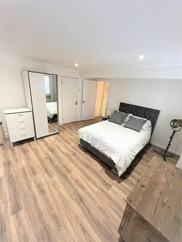 Goodge Street Apartments Лондон Экстерьер фото