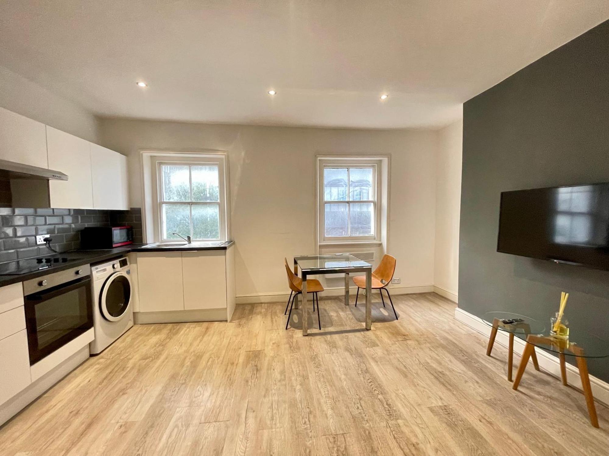 Goodge Street Apartments Лондон Экстерьер фото