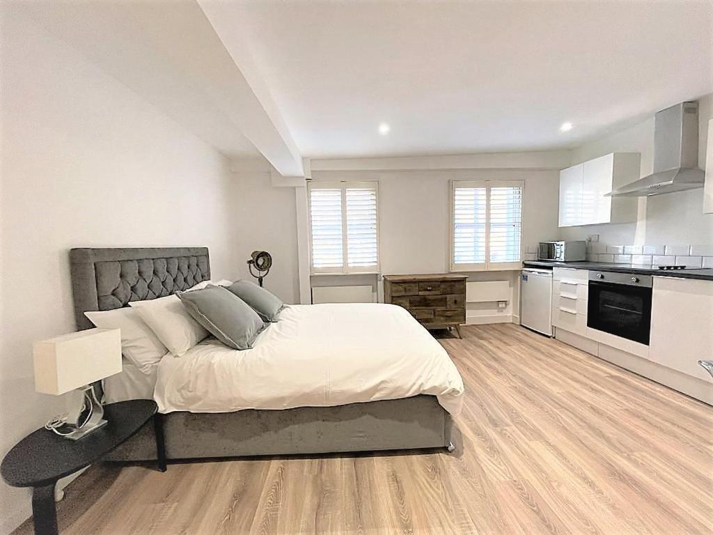 Goodge Street Apartments Лондон Экстерьер фото