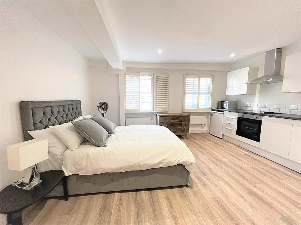 Goodge Street Apartments Лондон Экстерьер фото